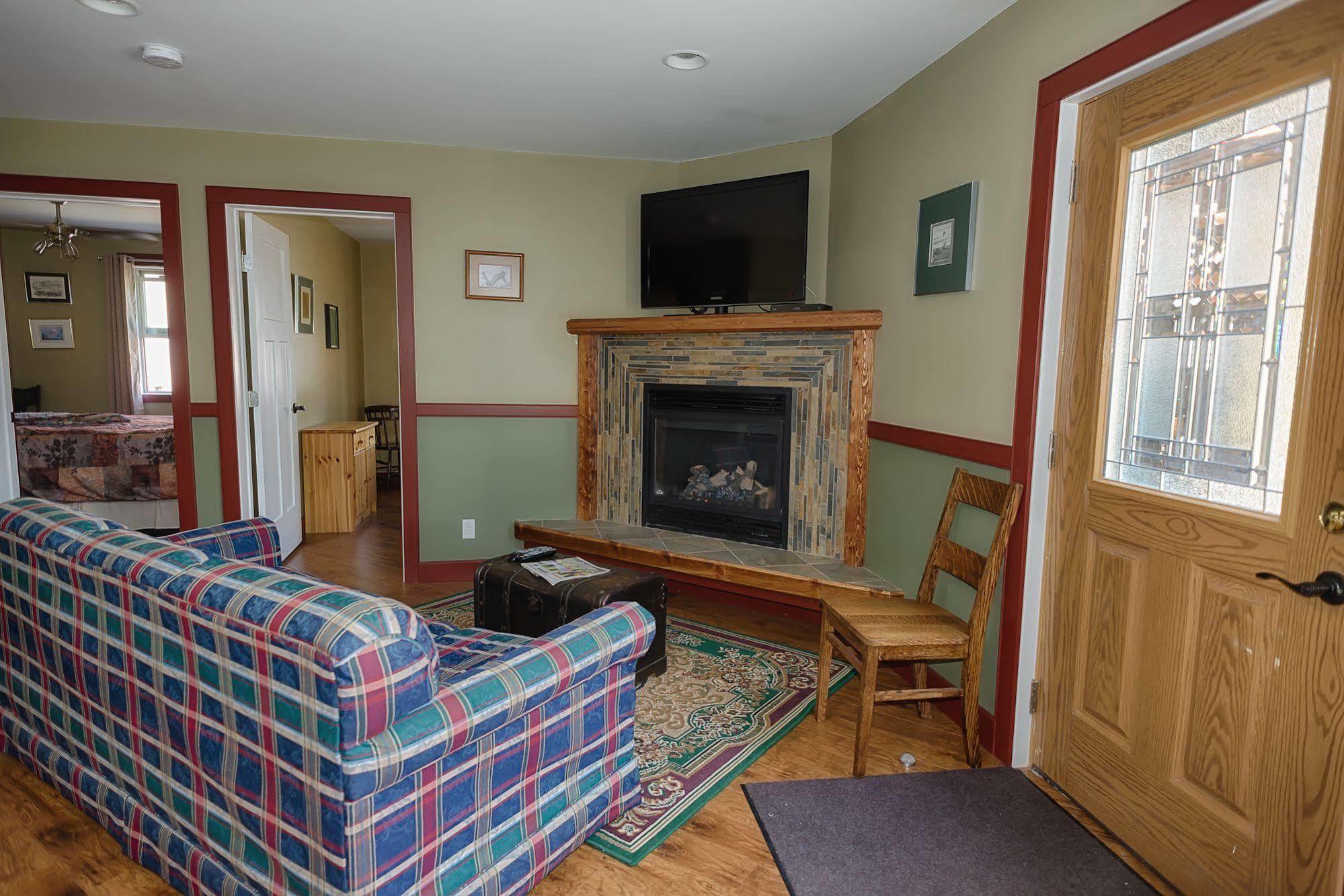Country Encounters Accommodations Coleman Exterior foto